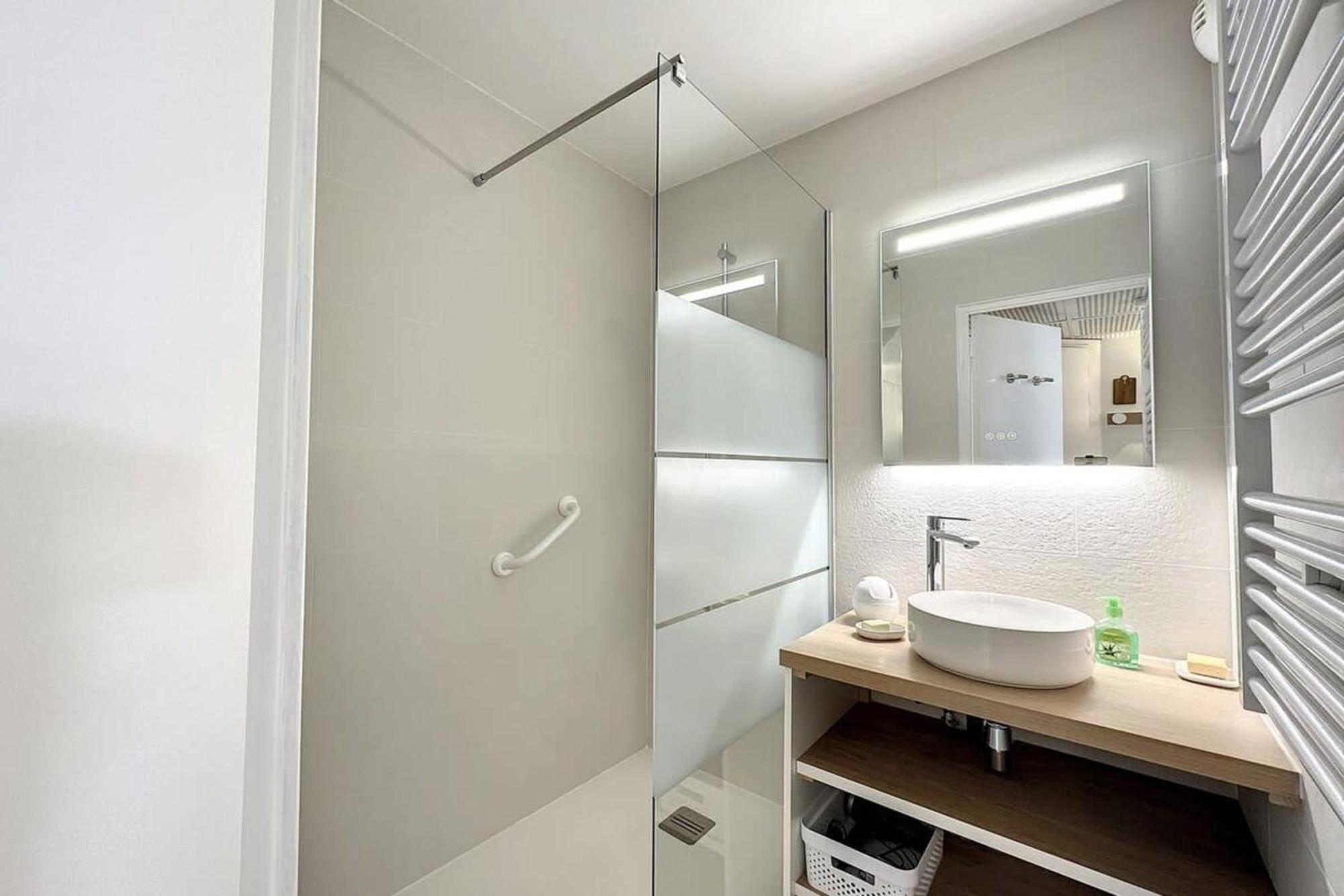 Les Felibriges - 2-room Flat - Ideal For Congresses In Appartement